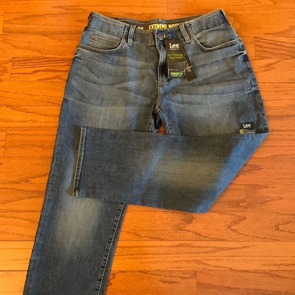 LEE STRAIGHT FIT 34/29 TAPERED LEG New with tags